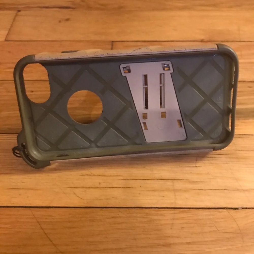 iPhone 7 - Picture 2 of 7